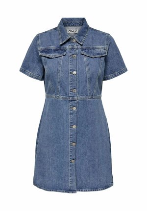 Kortermet denimkjole i lyseblå, med knappelukking foran, to brystlommer og en innsvingt midje med en vid skjørt.