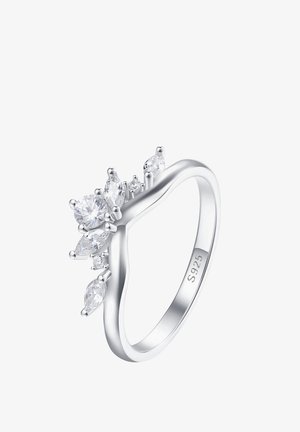 Bague en argent marquée S925 avec un anneau courbé présentant sept pierres claires taillées en marquise et rondes, disposées de façon asymétrique d’un côté.