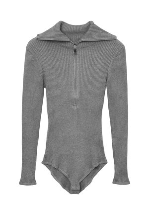 Bodysuit gris à côtes avec des manches longues, un col montant et une fermeture éclair à l'avant. Présente une coupe ajustée et une texture douce. Bords lisses en bas.