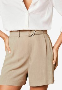 Lipsy BELTED - Shorts - camel