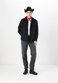 Jack & Jones JCOHELVETICA PARACHUTE OVERSHIRT - Krekls - black