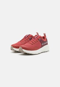 Røde sneakers med overdel i net, teksturerte detaljer og en komfortabel hvit såle. Har lisser og en forsterket hæltab for støtte.