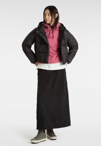 Vans HILLGATE CROPPED PUFFER - Giacca invernale - black