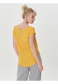 ONLY S/S SOLID NOOS PTM - T-shirt básica - yellow