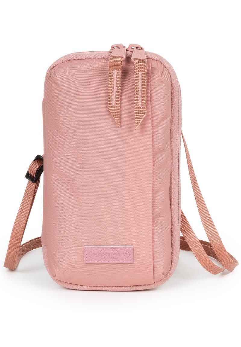 Borsa a tracolla compatta in nylon rosa con chiusura con zip, corpo piatto, tracolla regolabile e una patch con marchio sul davanti.
