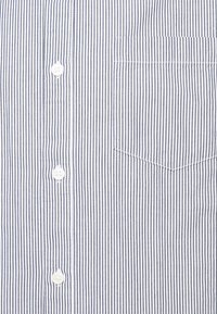 Blauw-wit gestreept overhemd met knopen, voorzien van een zak, gemaakt van een gladde katoenmix en kleine, ronde witte knopen.