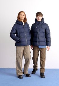 Rains ALTA PUFFER JACKET UNISEX - Zimná bunda - navy