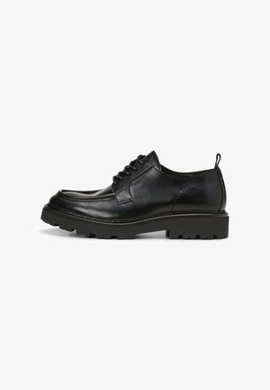 Schwarze Lederschuhe mit runder Zehenpartie, Schnürdesign, strukturiertem Obermaterial und robustem Außensohle. Mit einer Ziehlasche an der Ferse für einen einfachen Einstieg.