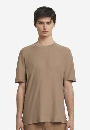 Brun kortærmet T-shirt med rund halsudskæring og en afslappet pasform lavet af blødt, tekstureret stof. Enkel design uden mønstre.