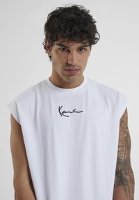 Karl Kani SMALL SIGNATURE TEE - Top - white