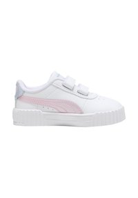 Zapatilla blanca con una suela texturizada, que cuenta con dos correas de Velcro y un acento del logo de Puma en rosa en el lateral. Material sintético suave.