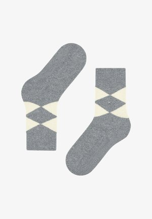 Szare skarpetki wykonane z teksturowanej dzianiny z kremowym wzorem w romby oraz ściągaczem. Jedna ze skarpetek ma mały metalowy akcent.