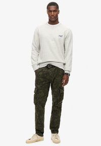Superdry & Co CORE - Cargobroek - woodland khaki camo