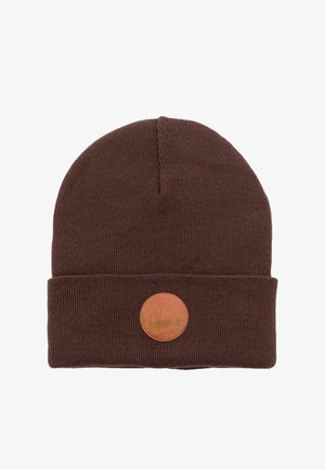 Brązowa dziana czapka z wywiniętym mankietem, z okrągłą skórzaną naszywką wytłoczoną ze wzorem misia i góry.