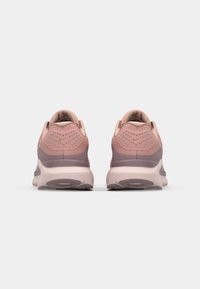 Nike Performance STRUCTURE 26 - Tenisice za cestovno trčanje - particle pink/taupe grey/rose gold/silt red/pale ivory