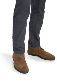 Floris van Bommel Botines con cordones - brown