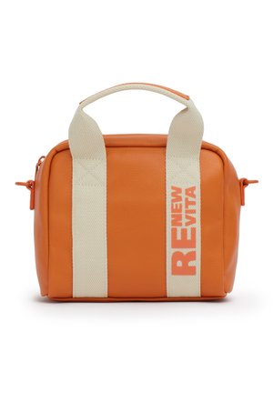 Sac rectangulaire orange avec deux larges anses crème, dont une imprimée "New Revita", et une fermeture éclair sur le dessus.