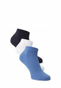 Drei Paar kurze Socken: navy, weiß und blau. Hergestellt aus weichem Stoff mit glatter Textur und geripptem Bund.
