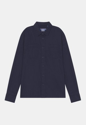 Marineblauw shirt met lange mouwen, een knoopsluiting aan de voorkant, een puntkraag en twee borstzakken. Gemaakt van een getextureerde stof.