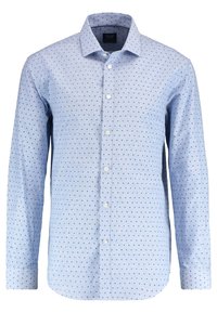 Camisa de manga larga azul claro con cuello abotonado que presenta un patrón de pequeños puntos azul oscuro. Hecha de una tela ligera y suave.