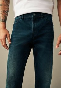 Next ESSENTIAL STRETCH STRAIGHT - Tiesaus kirpimo džinsai - dark blue tint