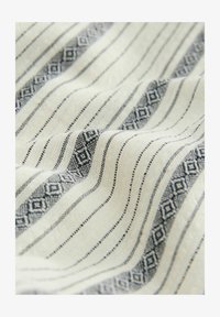 Unselected, black stripe
