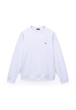 Bluza albă din țesătură moale, cu guler rotund, mâneci lungi și un mic logo colorat pe pieptul stâng.