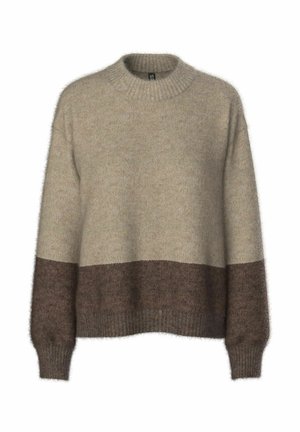 Beige stickad tröja med ett brett brunt band nertill. Har en ribbad rund hals och långa ärmar, mjuk textur med en fluffig yta.