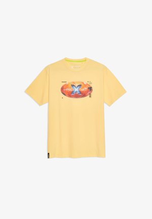 Gelbes Baumwoll-T-Shirt mit kurzen Ärmeln, mit einem zentralen Grafikelement, das den Text "PRESS START" in einer ovalen Form zeigt.