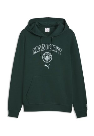 Dunkelgrüner Hoodie mit dem Schriftzug "MAN CITY", Manchester City Wappen und Puma-Logo auf der Vorderseite, mit einer Kängurutasche vorne und einer verstellbaren Kapuze.