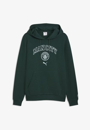 Donkergroene hoodie met de tekst "MAN CITY", het Manchester City-wapen en het Puma-logo op de voorkant, voorzien van een buidelzak aan de voorkant en een capuchon met trekkoorden.
