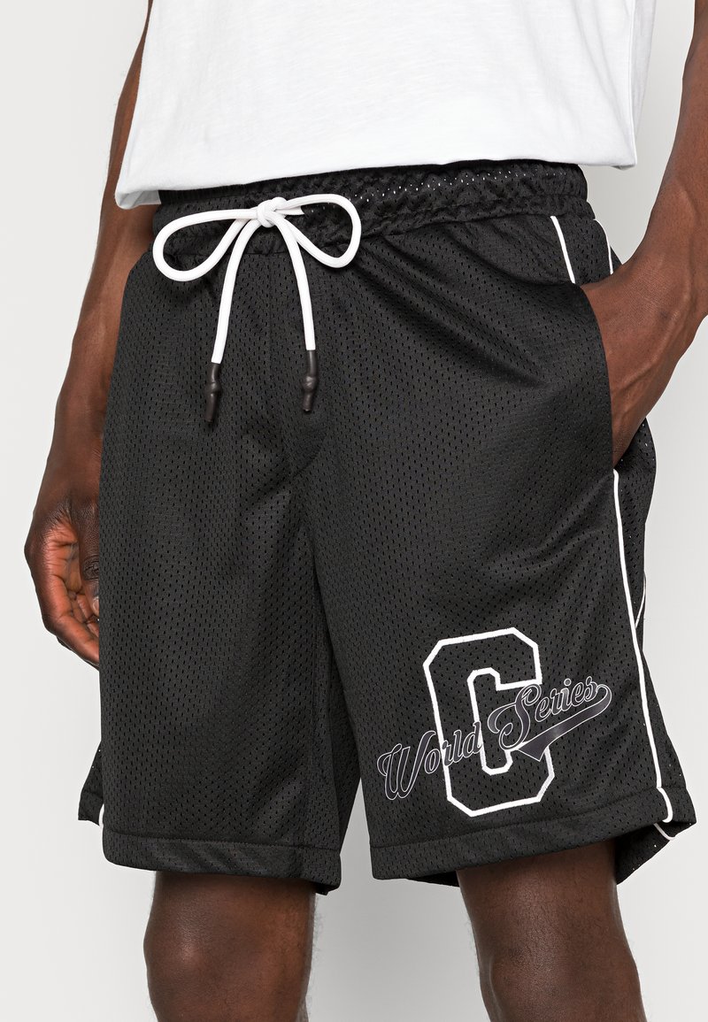 Herren Chino Shorts | The Couture Club VARSITY Shorts black/schwarz - ND76025 Herren Chino Shorts | The Couture Club VARSITY Shorts black/schwarz - ND76025
