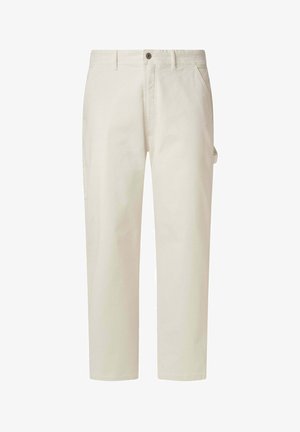 Pantalones de algodón beige con un diseño de pierna recta, que cuentan con bolsillos frontales y un bolsillo lateral de tipo cargo. Estilo minimalista con costuras visibles.