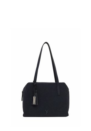 Borsa nera con due manici lunghi, superficie testurizzata, chiusura con cerniera, nappina decorativa con targhetta in metallo e piccolo logo a rilievo sul davanti.