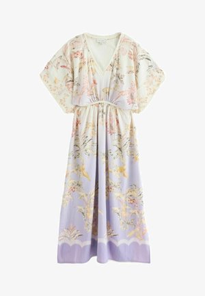 Midi-kjole med blomsterprint, korte ærmer, V-hals, samlet talje og en lilla farvegradient i baggrunden, som falmer til creme.