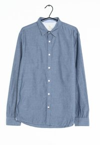 Košile s dlouhým rukávem z modrého chambray s límečkem na knoflíky, předním zapínáním na bílé knoflíky a zaobleným lemem. Texturovaná tkanina s hladkým povrchem.