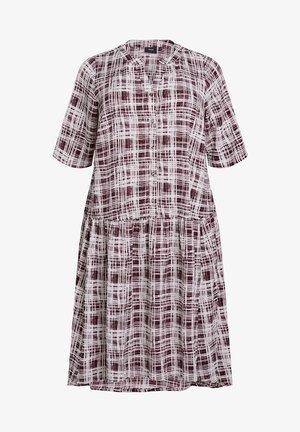 Sukienka A-line z krótkim rękawem w bordowo-białą kratkę, z dekoltem w serek, zapięciem na guziki z przodu oraz marszczoną talią dla luźnego fasonu.