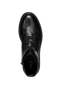Botas de cuero negro hasta el tobillo con un acabado brillante, puntera redonda, cordones en la parte frontal y plantilla con marca, además de un zipper en el costado.