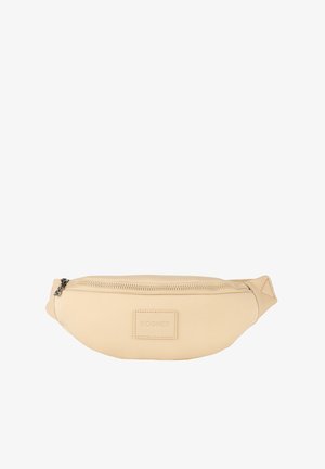 Béžová ledvinka s hladkým matným povrchem. Má zipové uzávěry a malý vyražený logo na přední straně. Kompaktní a čistý design.