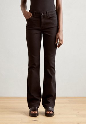 DELUXE - Flared Jeans - black