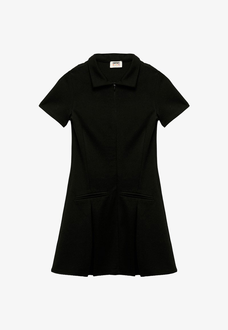 Schwarzes Kurzarmkleid mit Kragen, Frontreißverschluss und zwei Fronttaschen. Verfügt über einen ausgestellten Rock und eine glatte Stofftextur.