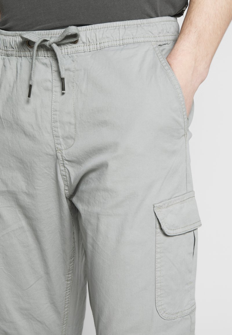 Herren Chinos | INDICODE JEANS LAKELAND Cargohose light grey/grau - QQ94446 Herren Chinos | INDICODE JEANS LAKELAND Cargohose light grey/grau - QQ94446