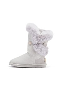 Botte en suède grise avec un revers en fausse fourrure légère gris clair, accent de bouton, bout arrondi et semelle plate. Couture latérale et détail de logo sur le talon.