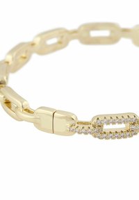 Guldkedjearmband med sammanlänkade länkar. Har en sektion dekorerad med små, klara ädelstenar, vilket skapar en texturerad kontrast.