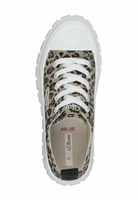 Sneaker in tela con stampa leopardata, dotata di lacci bianchi e suola in gomma bianca. Presenta una parte superiore testurizzata e una soletta in schiuma morbida. Accento sul tallone nero.