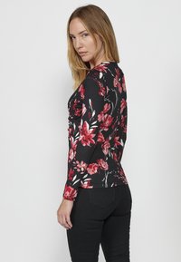 Koroshi Tops ar garām piedurknēm - black