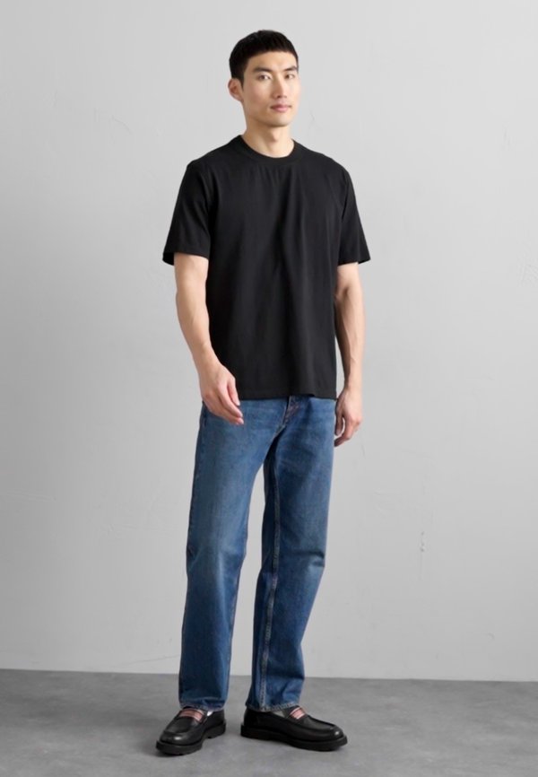 ADAM - Basic T-shirt3