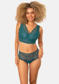 Türkiser Spitzen-Bralette mit floralen Mustern und gewellten Rändern, kombiniert mit passenden Spitzen-Hipster-Panties, die eine weiche, halb transparente Textur aufweisen.