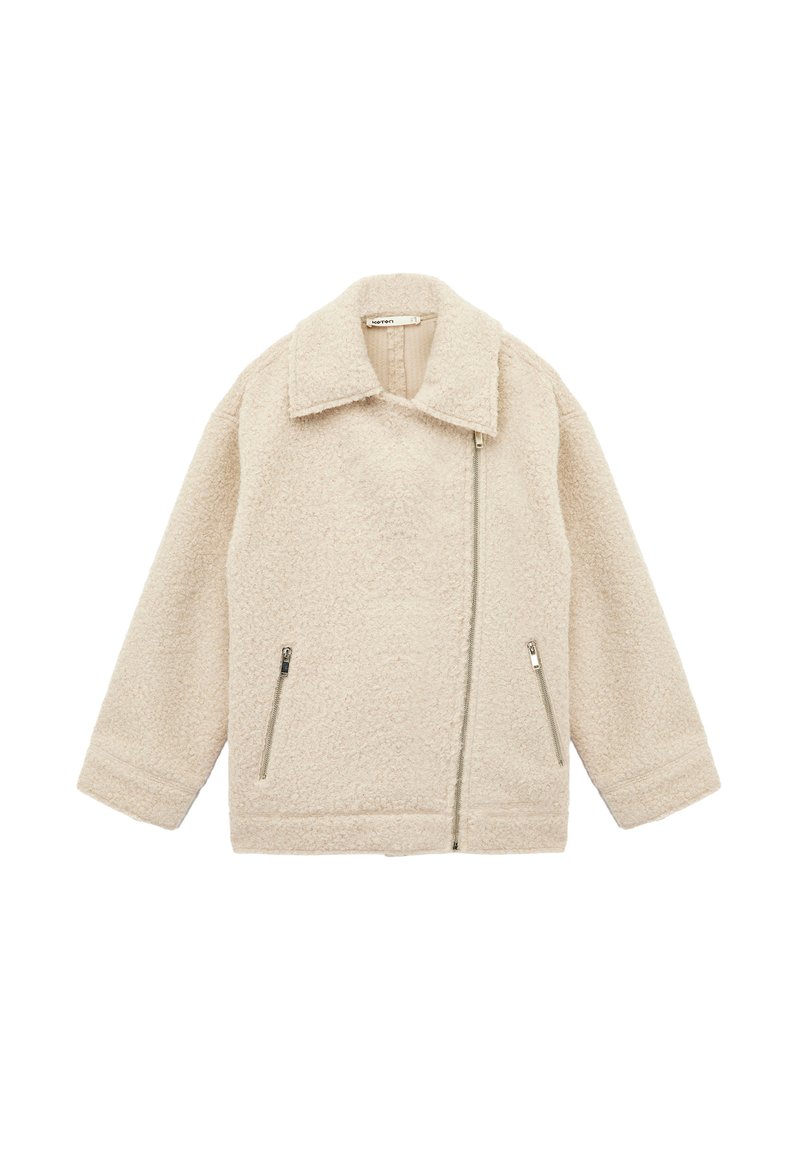 Faux shearling jack in lichtbeige met een opstaande kraag, ritssluiting en twee ritszakken aan de voorkant. Ontspannen pasvorm met lange mouwen.