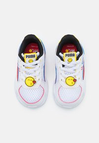 Puma GRAVITON SMILEYWORLD - Sneakers basse - white/high risk red/vibrant yellow/royal blue